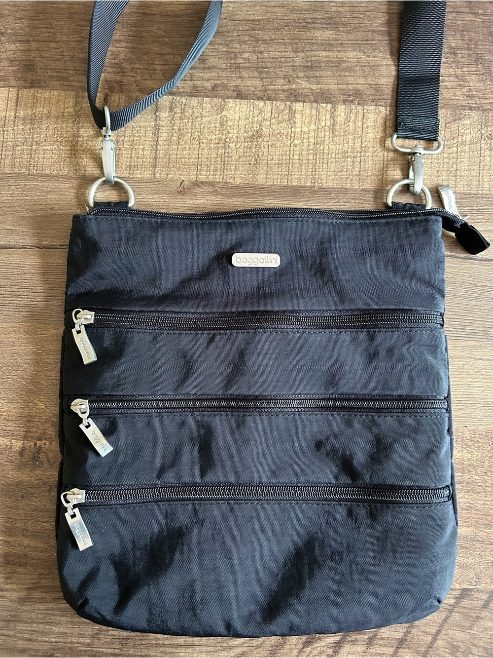 Baggallini Big Zipper Bagg Black  Nylon Lightweight Travel Crossbody Bag Purse